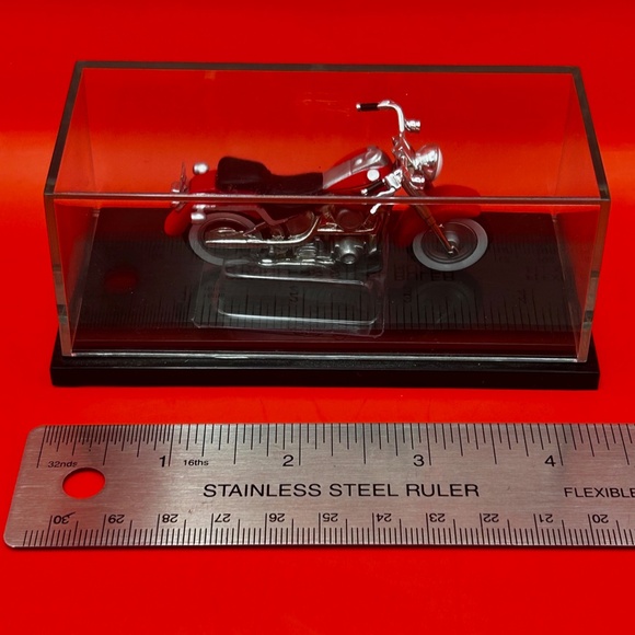 Harley-Davidson Vintage 90's Pins & Mattel Collectible Fatboy Motorcycle Bundle - Picture 2 of 10